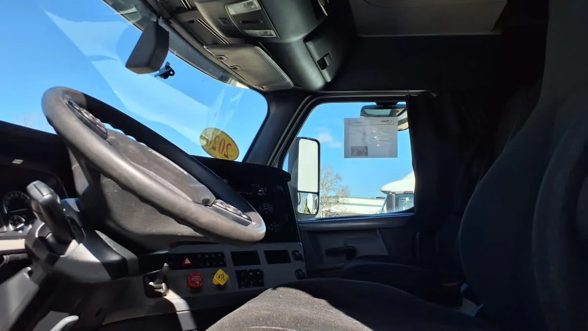 2020 Freightliner Cascadia in West Chester, OH — photo 7