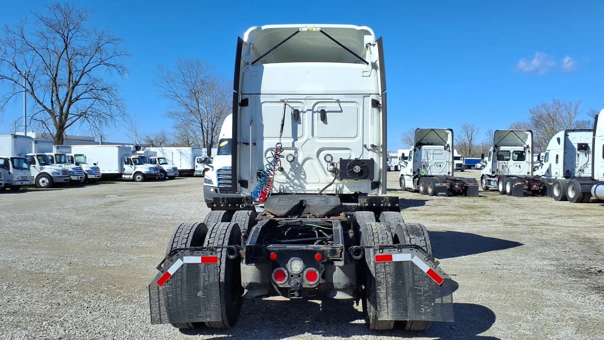 2020 Freightliner Cascadia in West Chester, OH — photo 5