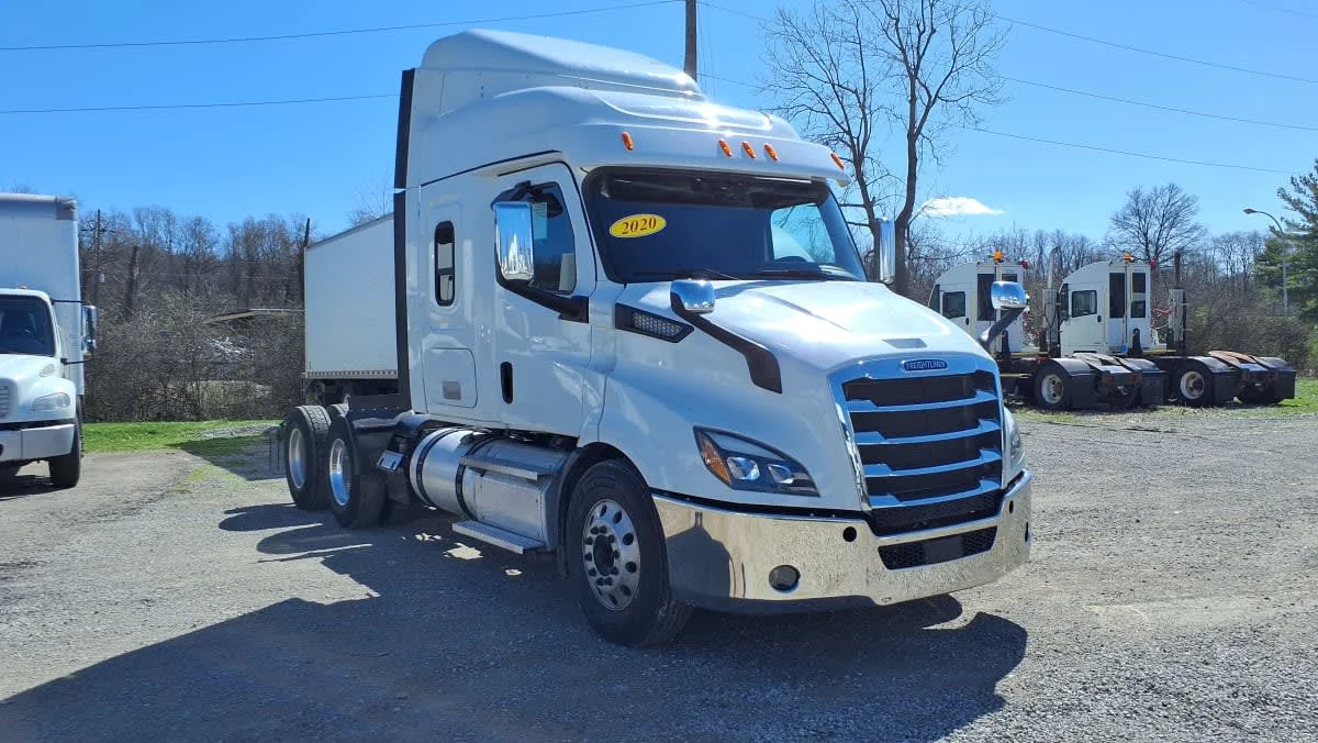 2020 Freightliner Cascadia in West Chester, OH — photo 3