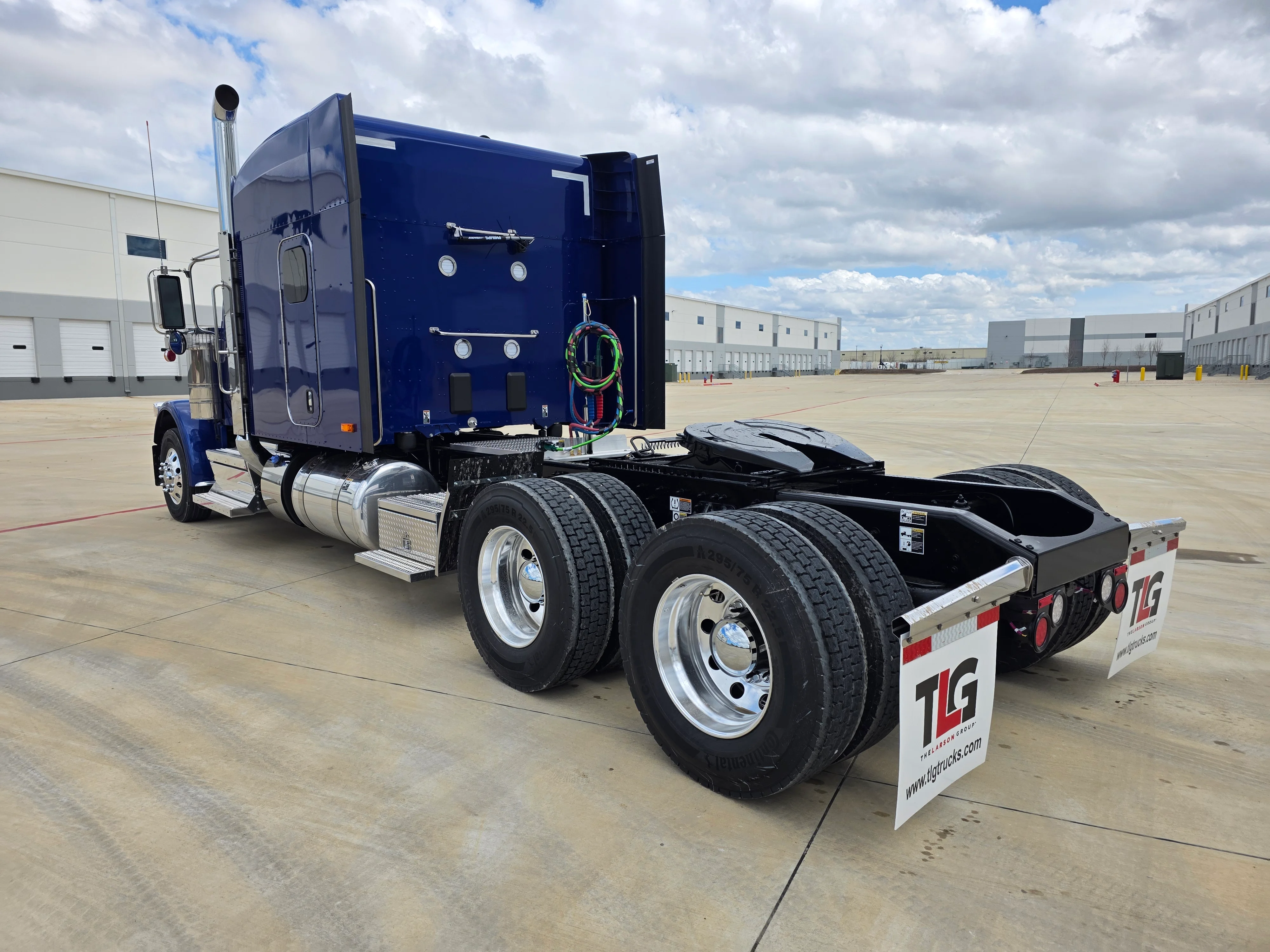2027 Peterbilt 589 in Louisville, KY — photo 3