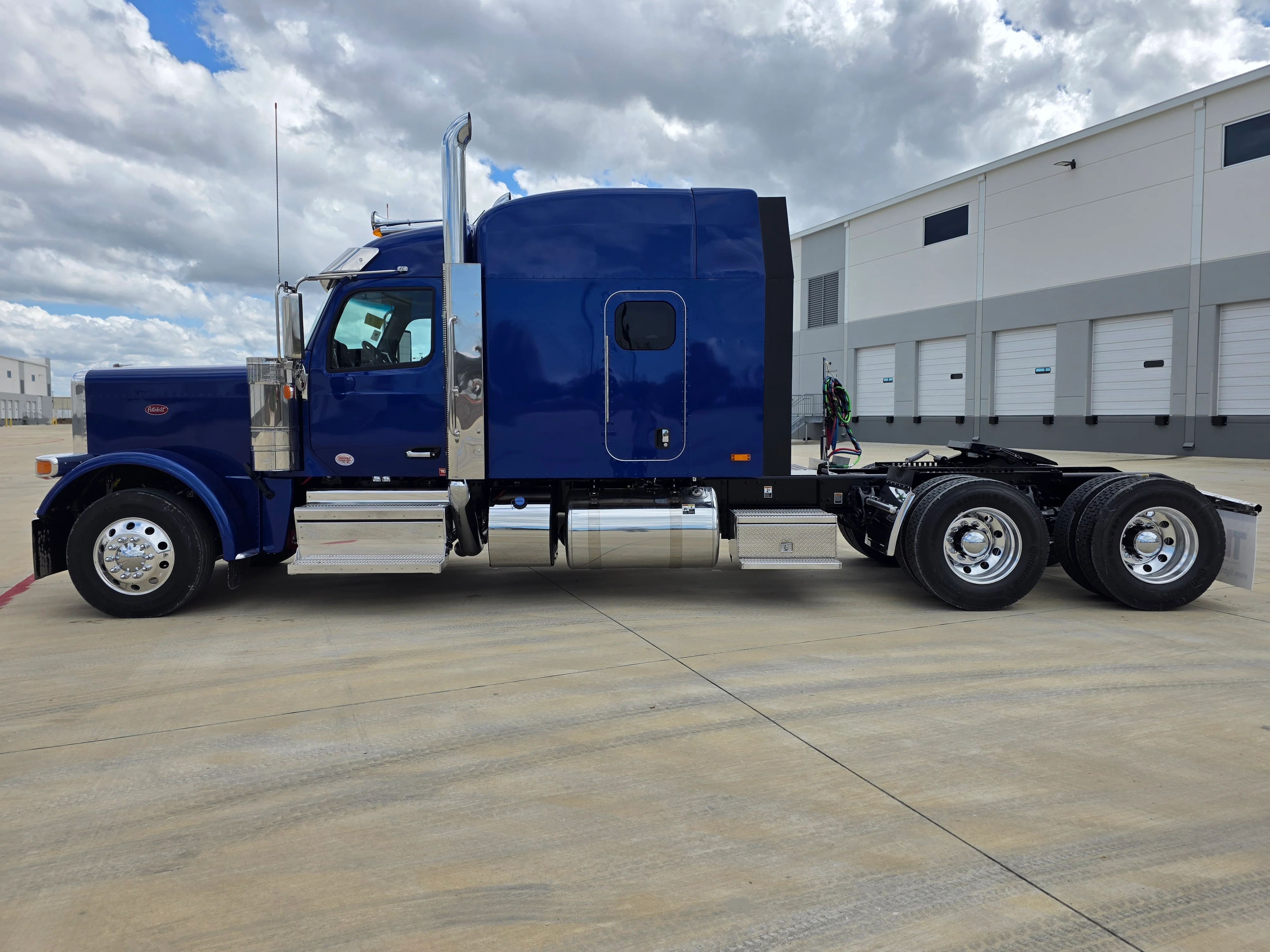 2027 Peterbilt 589 in Louisville, KY — photo 2