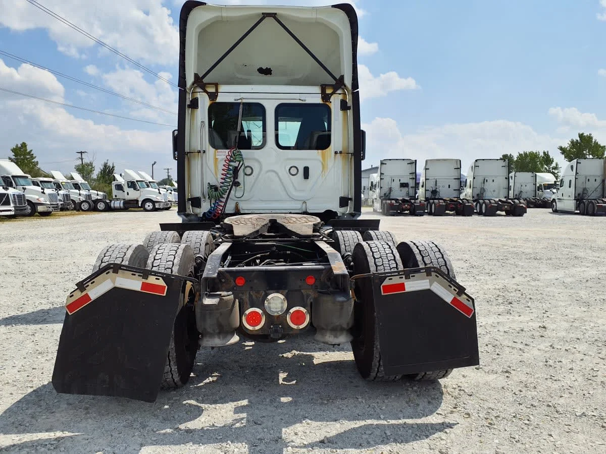 2019 Freightliner Cascadia in Indianapolis, IN — photo 5