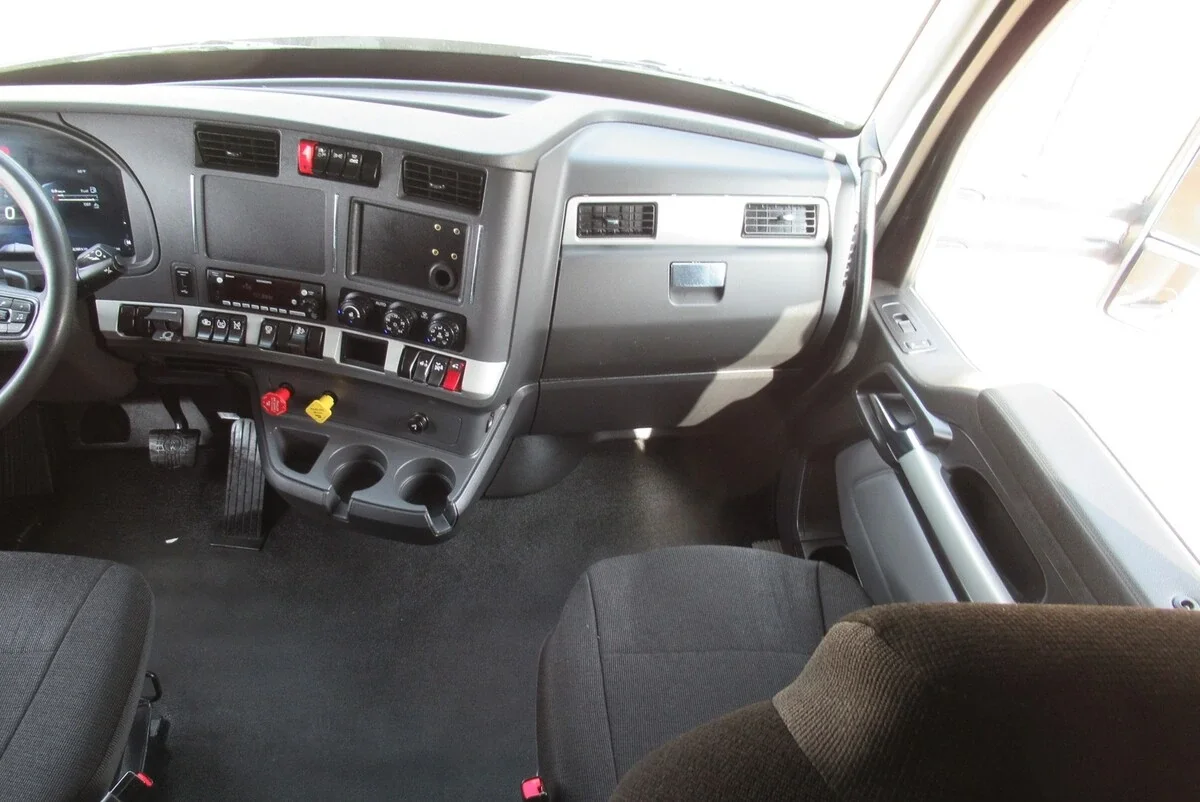 2023 Kenworth T680 - image 10