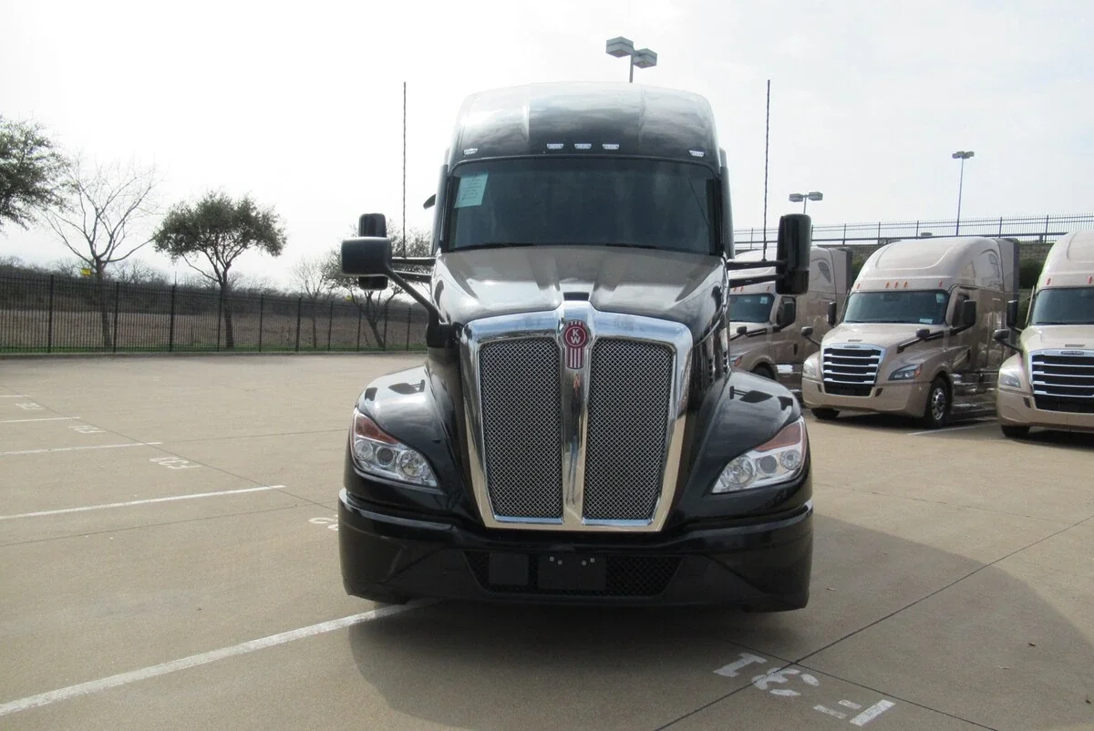 2023 Kenworth T680 - image 2
