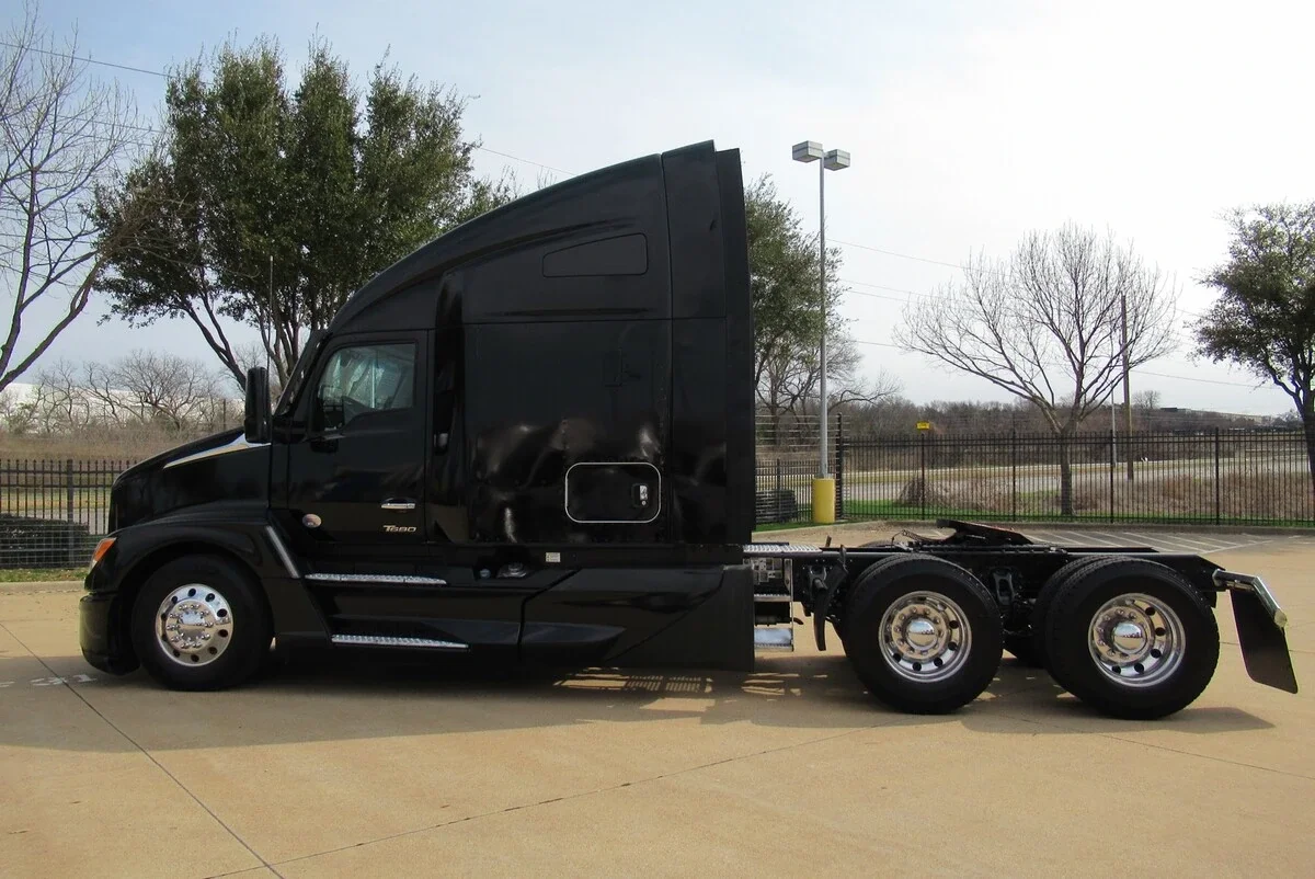 2023 Kenworth T680 - image 8