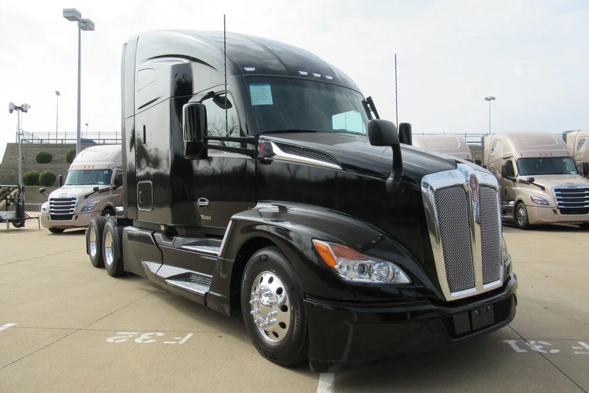 2023 Kenworth T680 - image 3