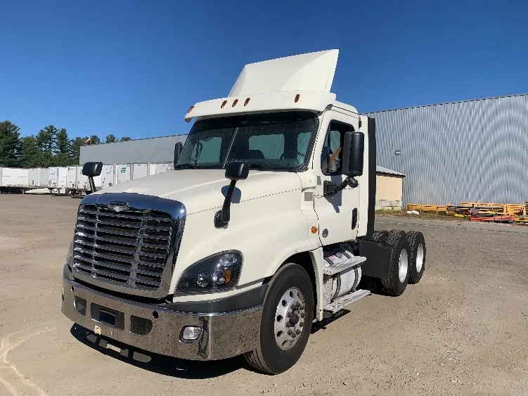 2019 Freightliner Cascadia - image 3