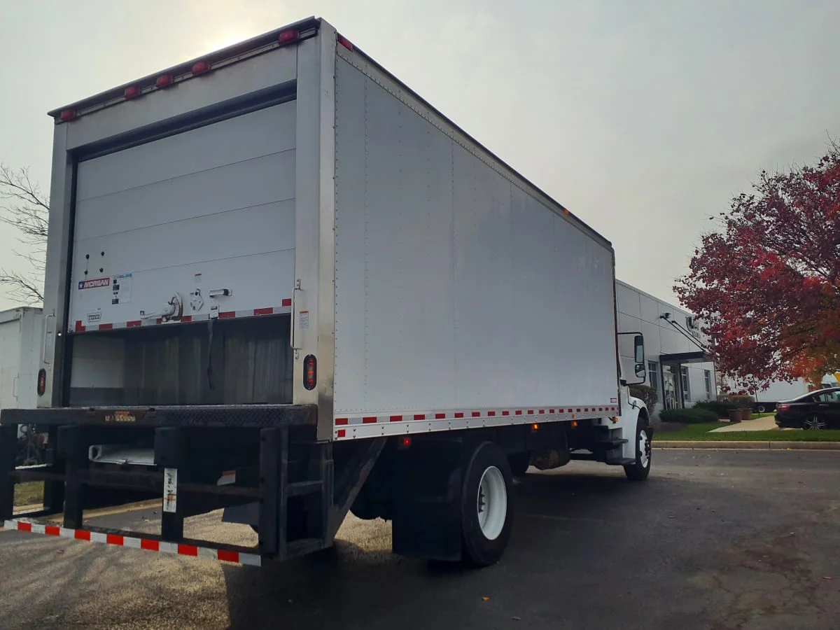 2019 Freightliner M2 106 - image 4