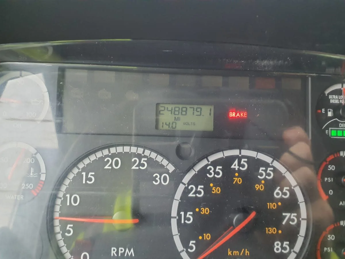 2015 Freightliner M2 106 - image 10