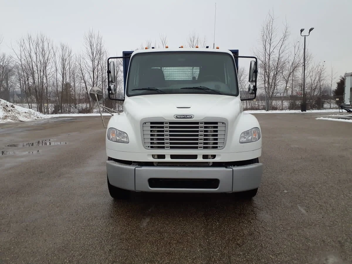 2015 Freightliner M2 106 in Wayland, MI — photo 2