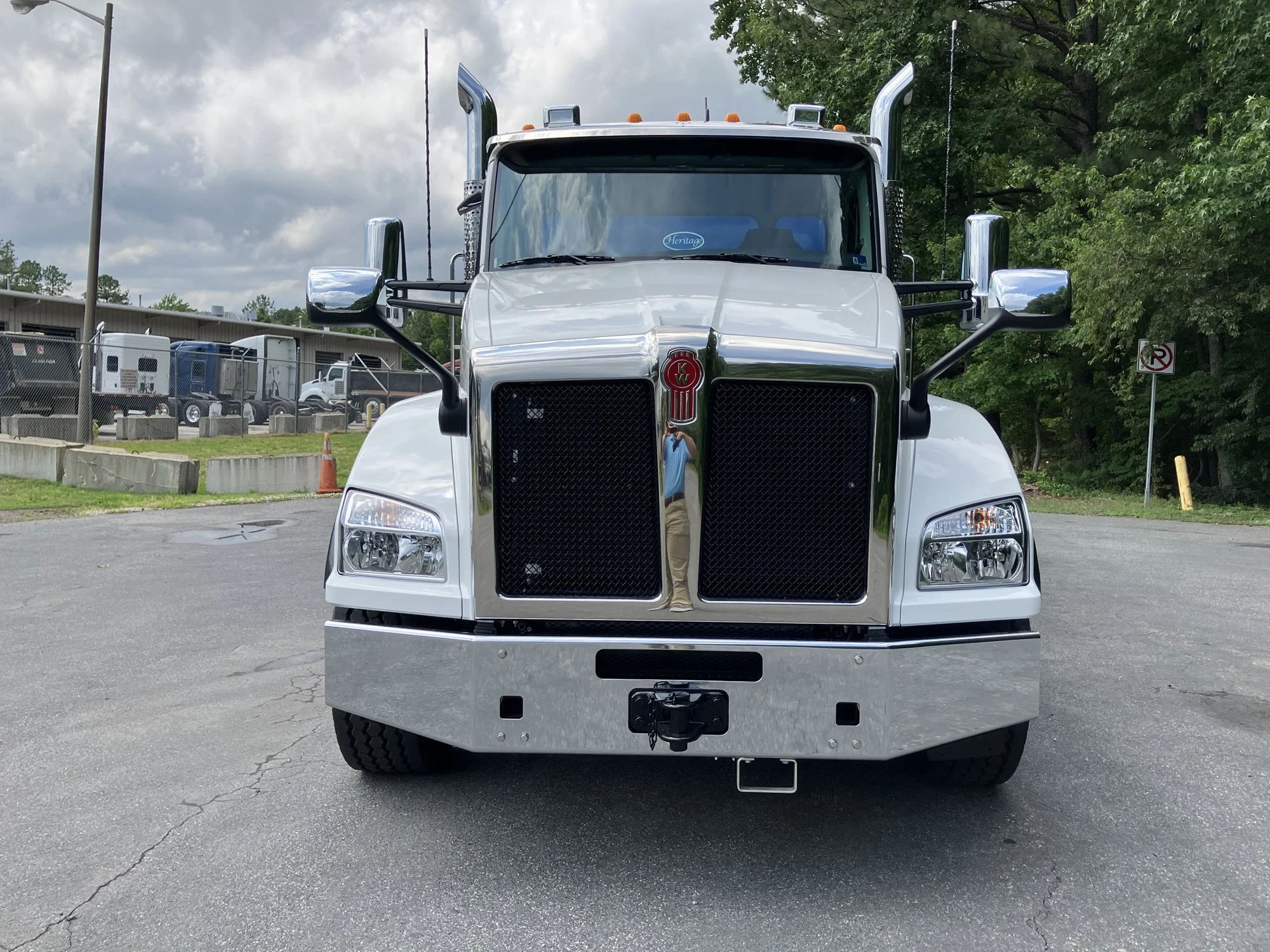 2027 Kenworth T880 in Hagerstown, MD — photo 2