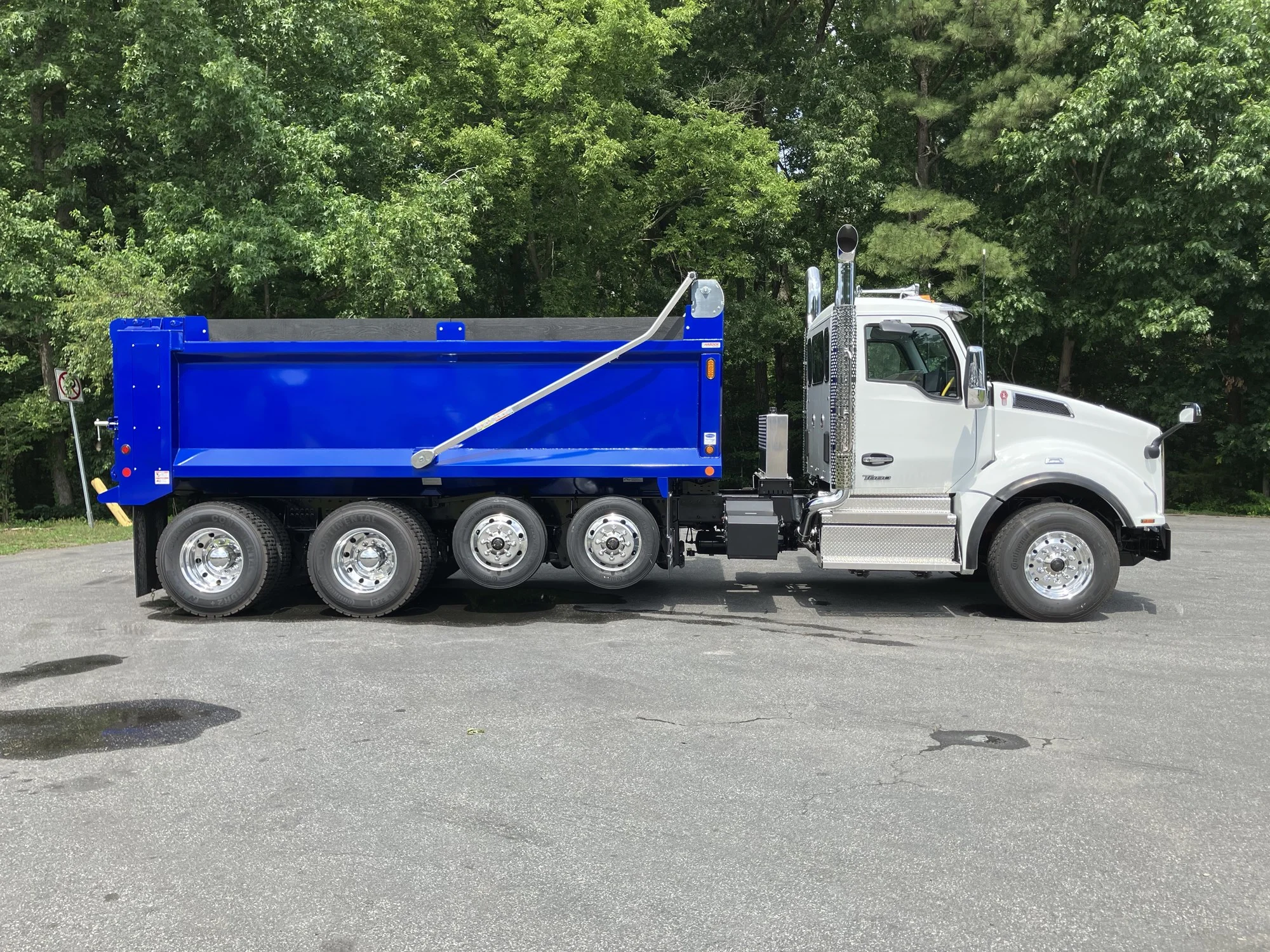 2027 Kenworth T880 in Hagerstown, MD — photo 4