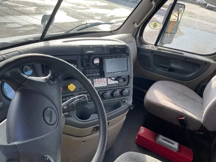 2017 Freightliner Cascadia - image 10