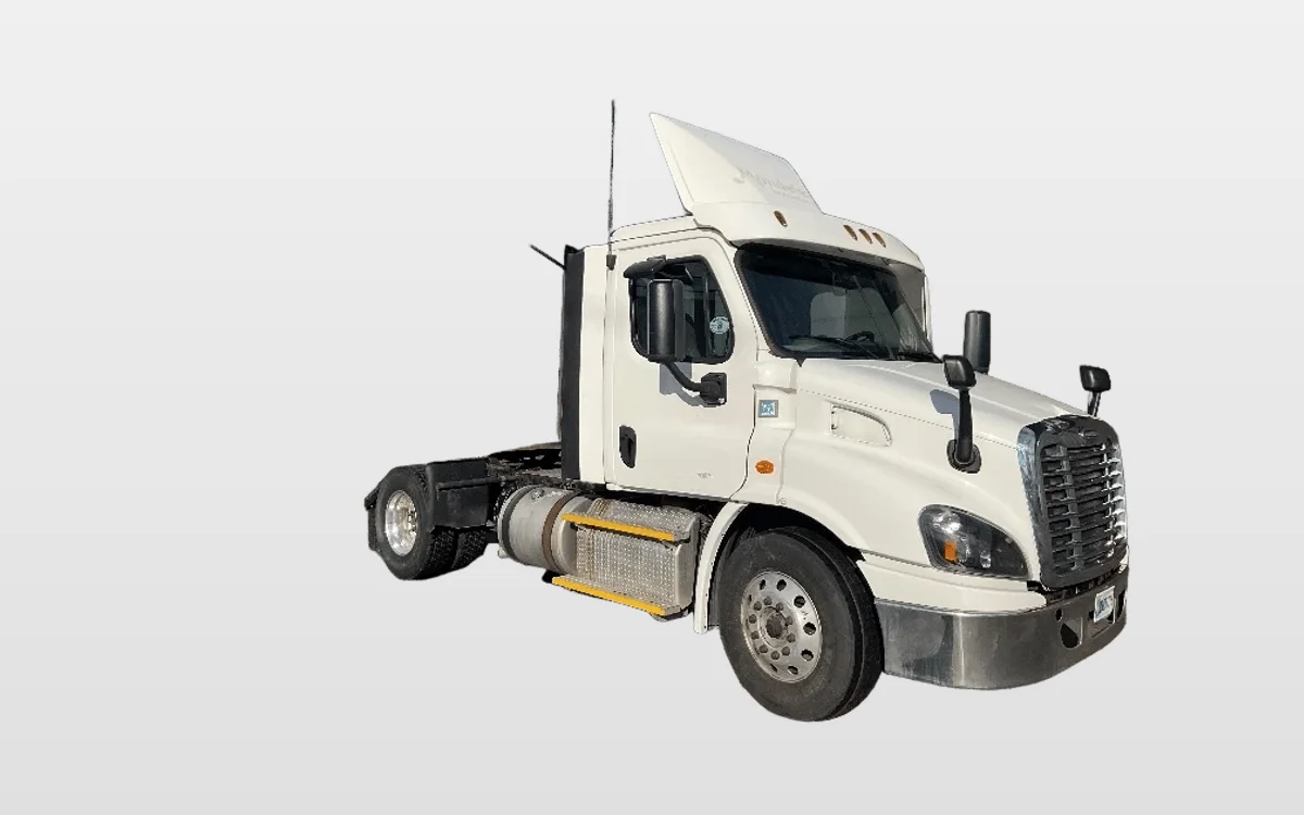 2017 Freightliner Cascadia - image 1