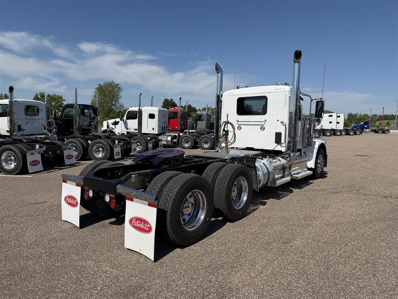 2027 Peterbilt 589 in Eau Claire, WI — photo 3