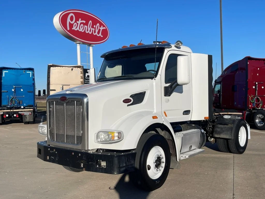 2015 Peterbilt 567 - image 1
