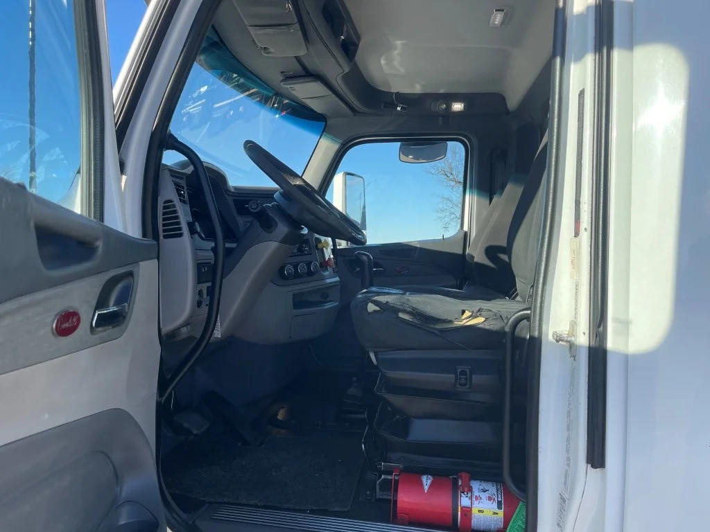 2015 Peterbilt 567 in Springfield, MO — photo 10