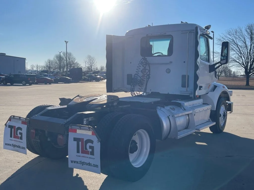 2015 Peterbilt 567 in Springfield, MO — photo 5