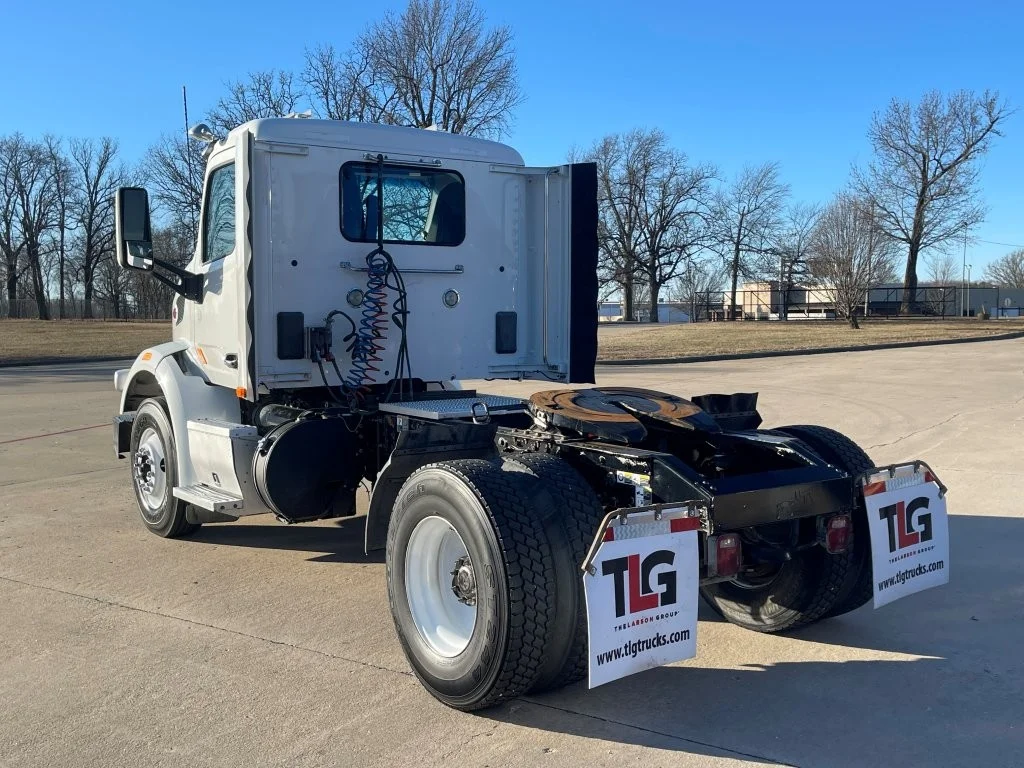 2015 Peterbilt 567 in Springfield, MO — photo 3