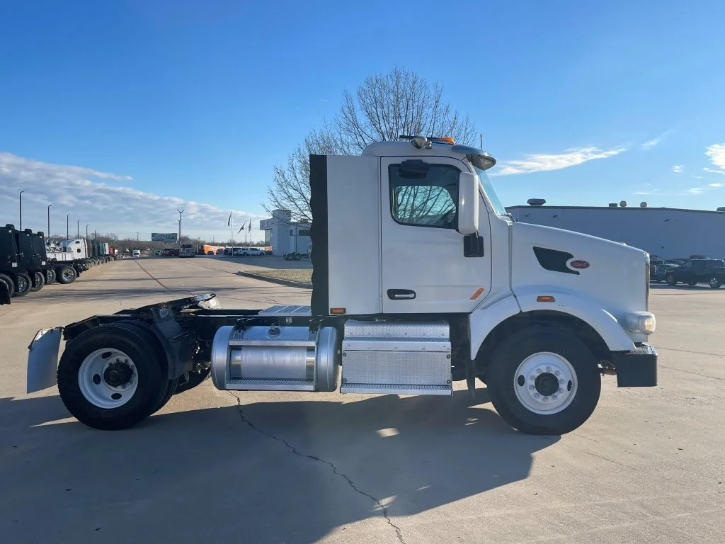 2015 Peterbilt 567 in Springfield, MO — photo 6