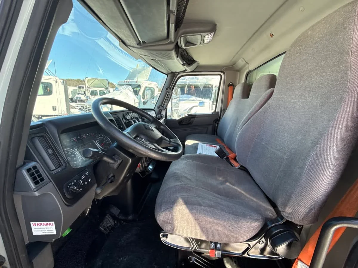 2019 International MV - image 8