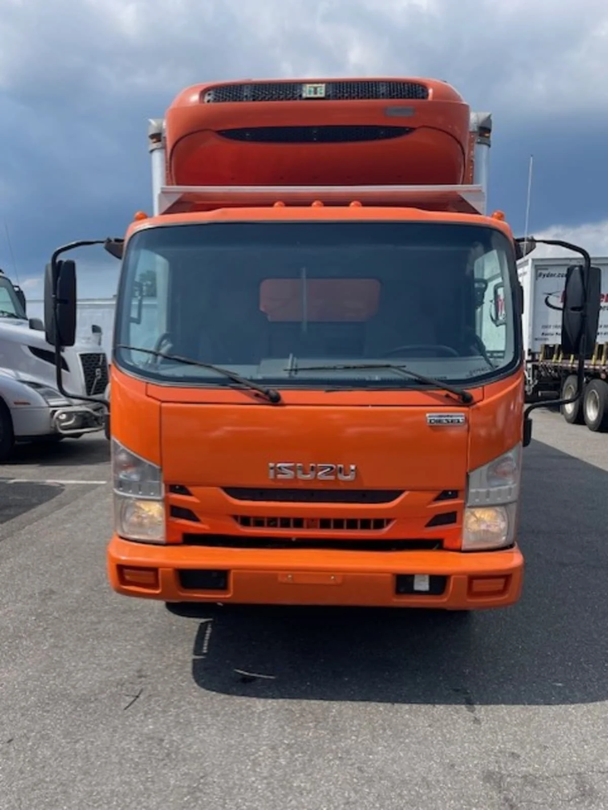 2019 Isuzu NQR in Farmingdale, NY — photo 2