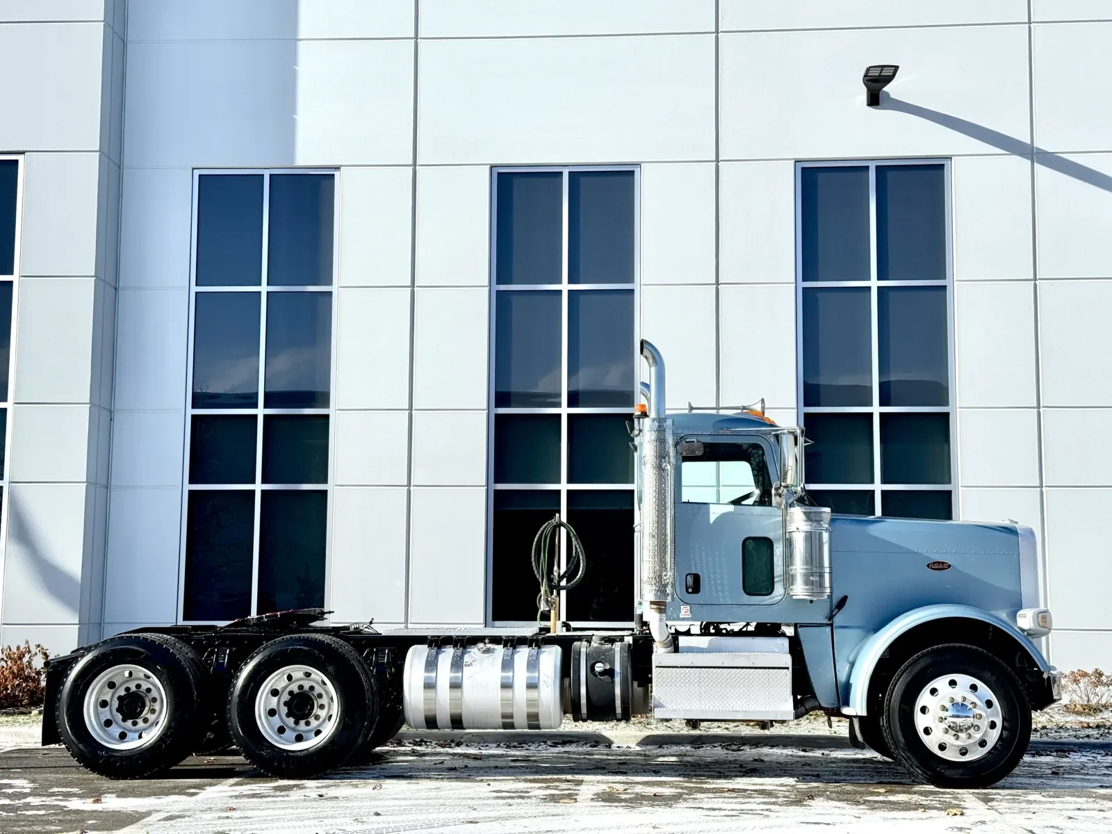2018 Peterbilt 389 - image 3