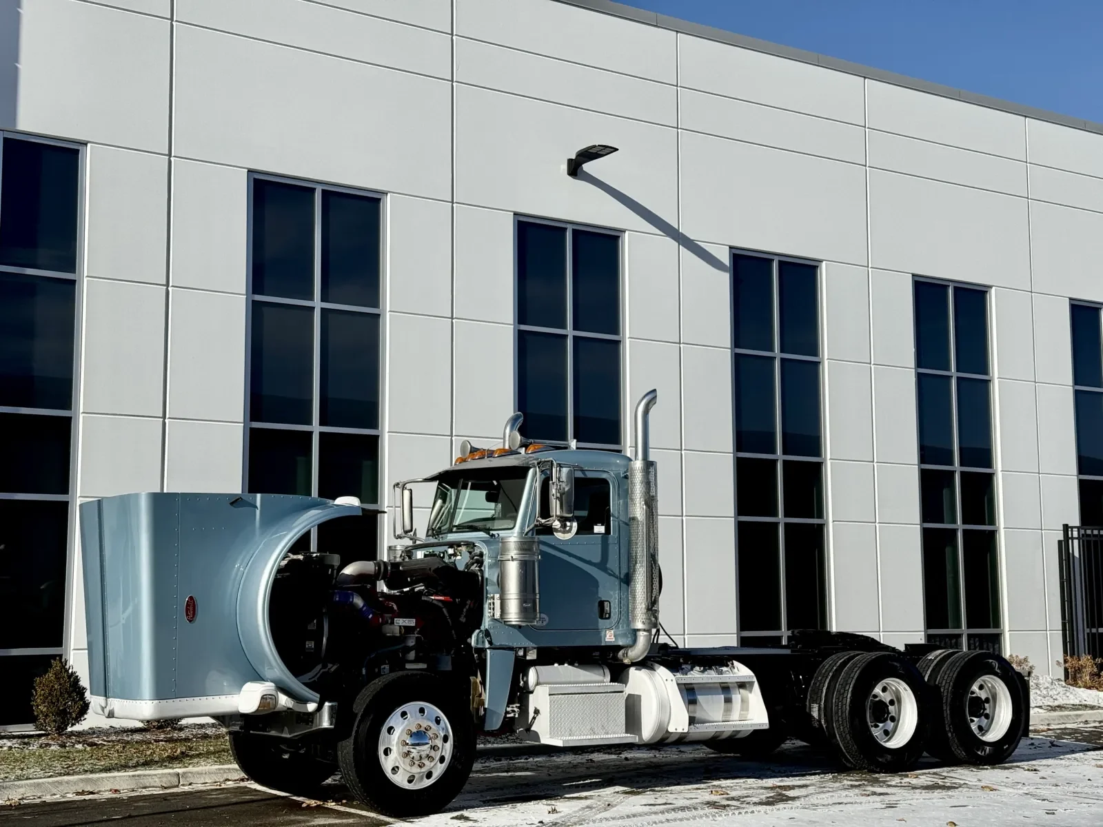 2018 Peterbilt 389 - image 10
