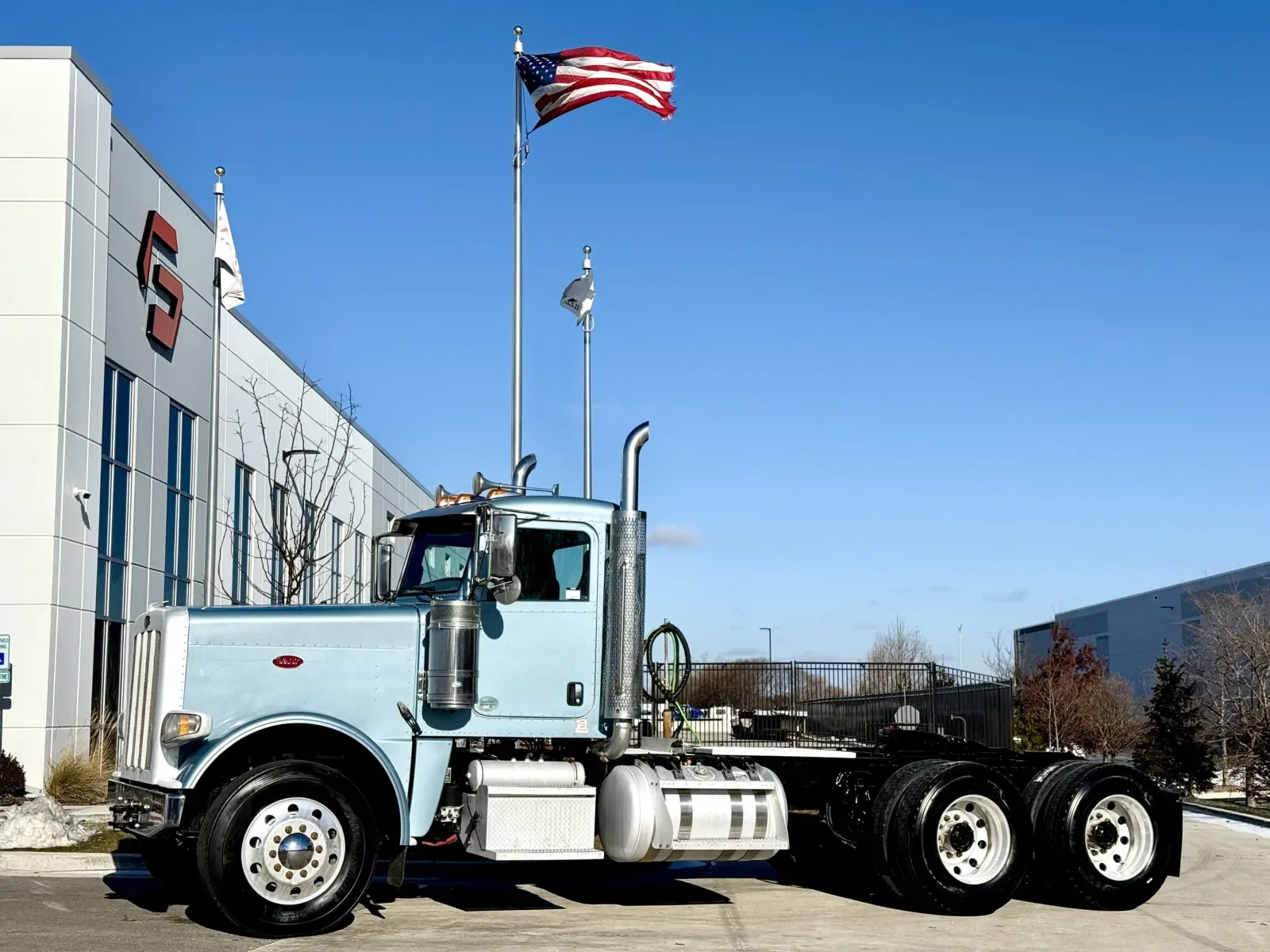 2018 Peterbilt 389 in New Lenox, IL