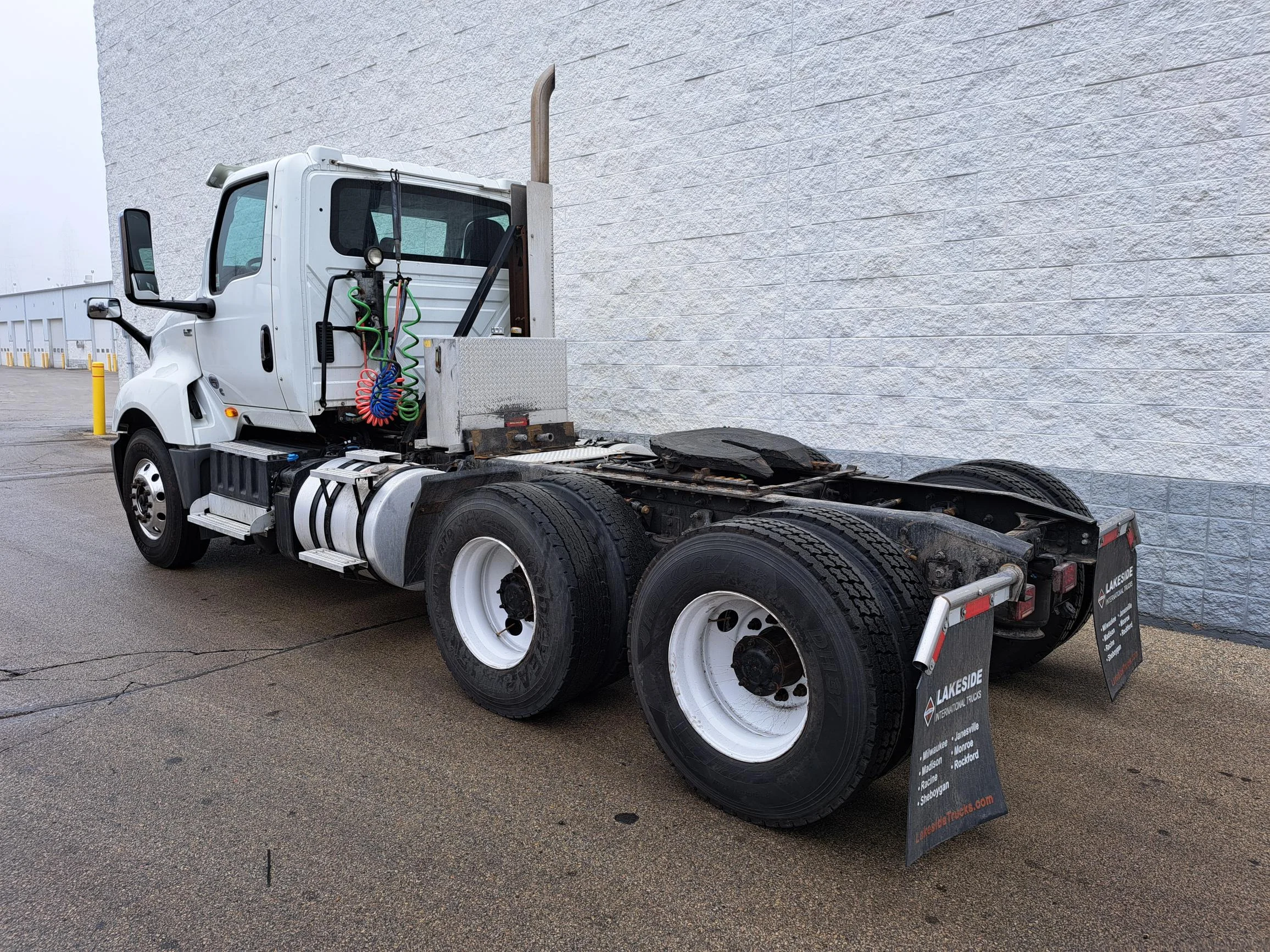 2019 International LT - image 4