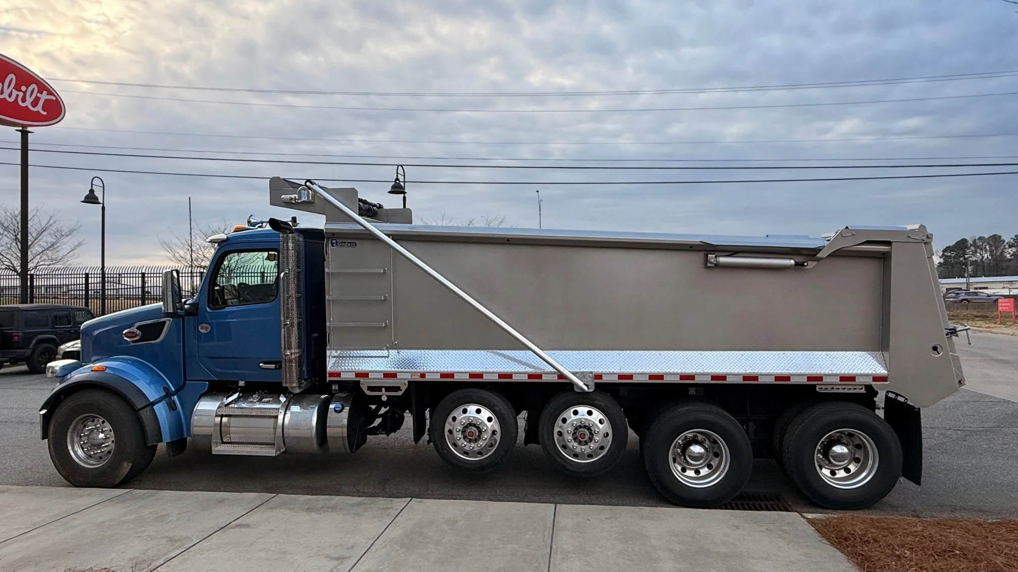 2026 Peterbilt 567 in Charlotte, NC — photo 2