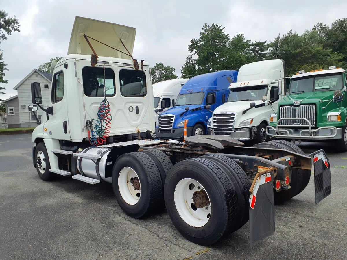 2018 Freightliner Cascadia in Springfield, MA — photo 6