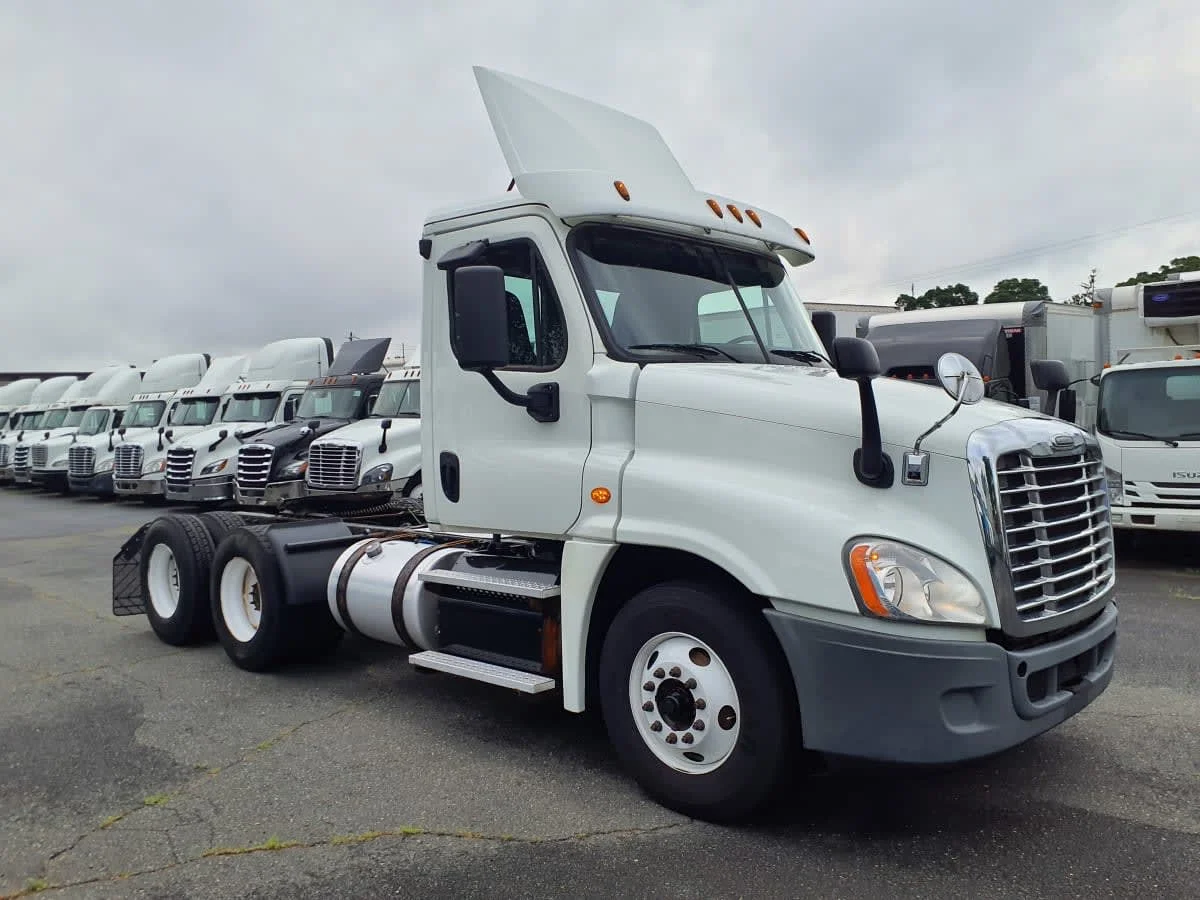 2018 Freightliner Cascadia in Springfield, MA — photo 3