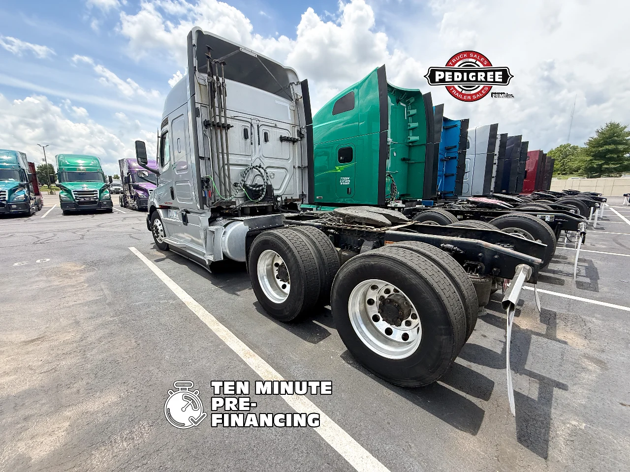 2023 Freightliner Cascadia in Springfield, MO — photo 2