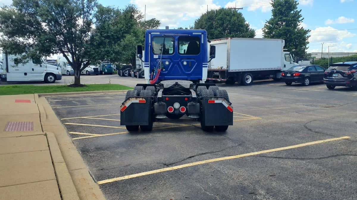 2020 Freightliner Cascadia in Bolingbrook, IL — photo 5