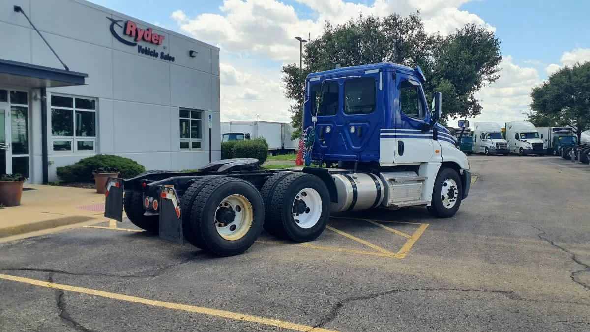 2020 Freightliner Cascadia in Bolingbrook, IL — photo 4