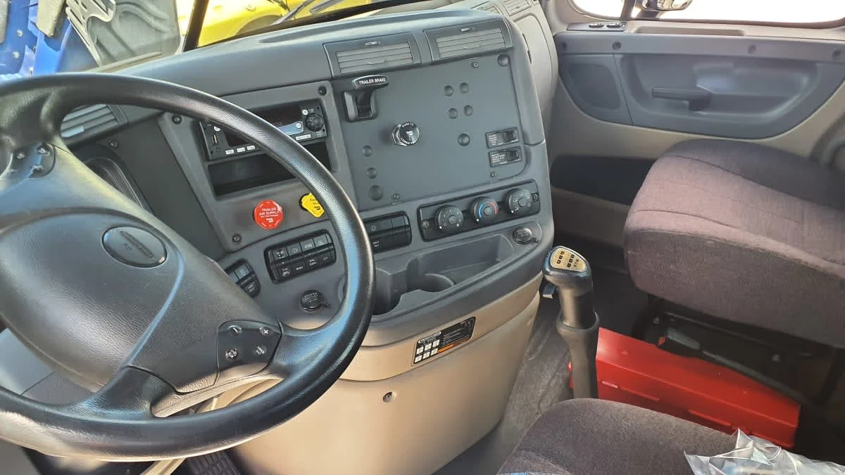 2020 Freightliner Cascadia in Bolingbrook, IL — photo 7