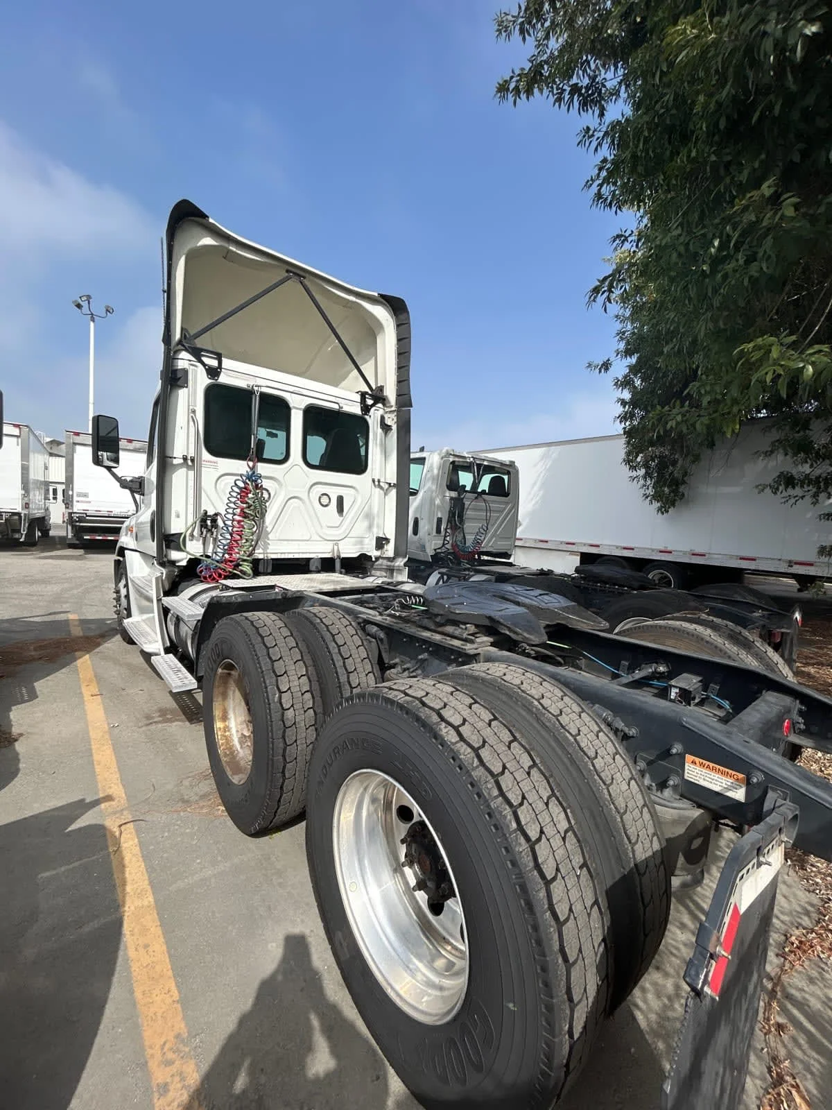 2019 Freightliner Cascadia in Pomona, CA — photo 6