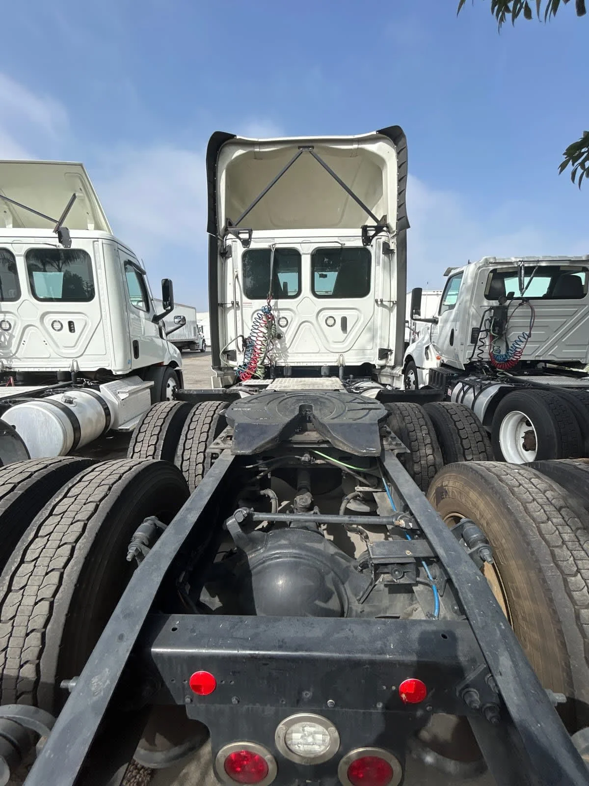 2019 Freightliner Cascadia in Pomona, CA — photo 5