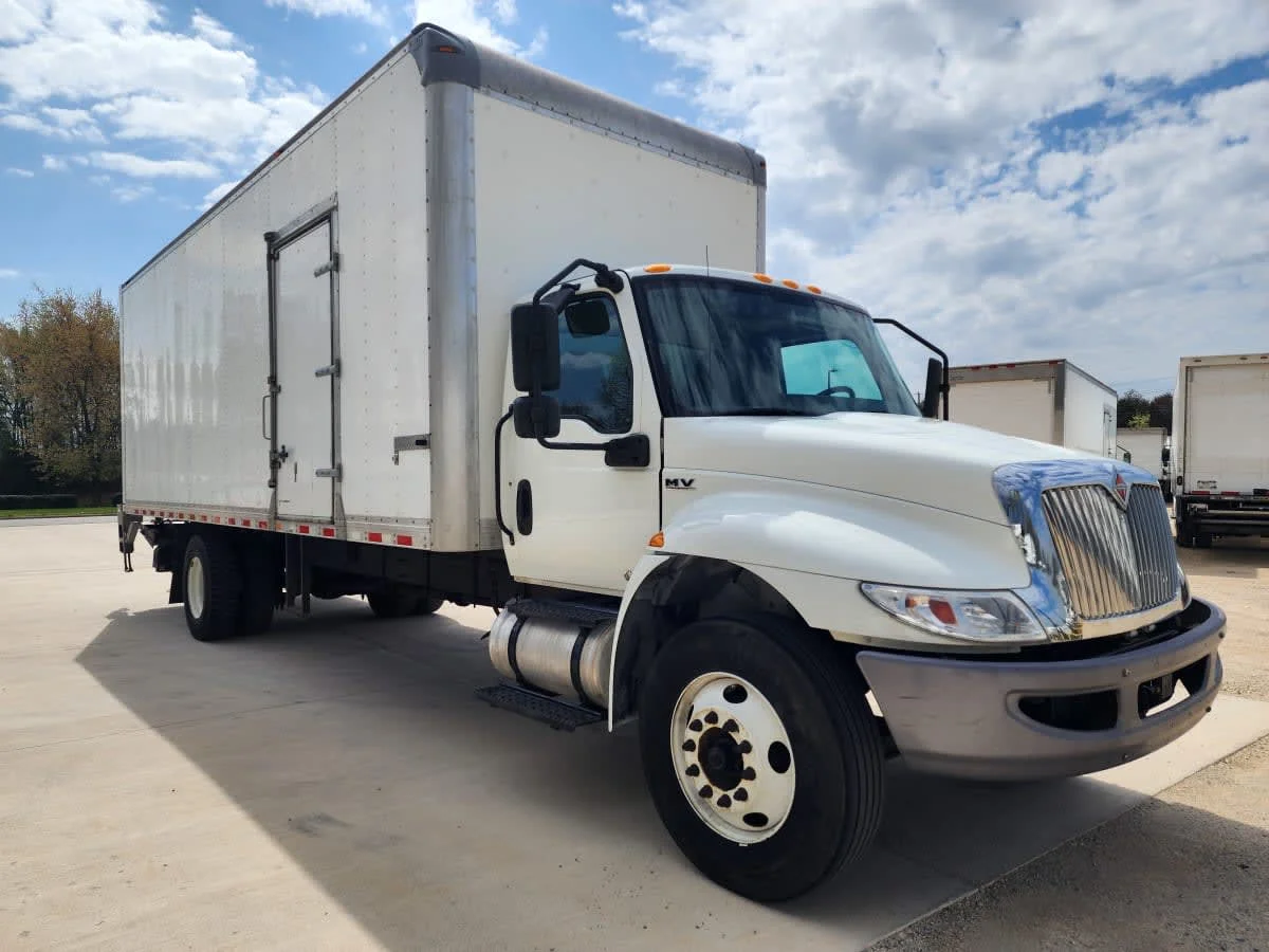 2020 International MV - image 3