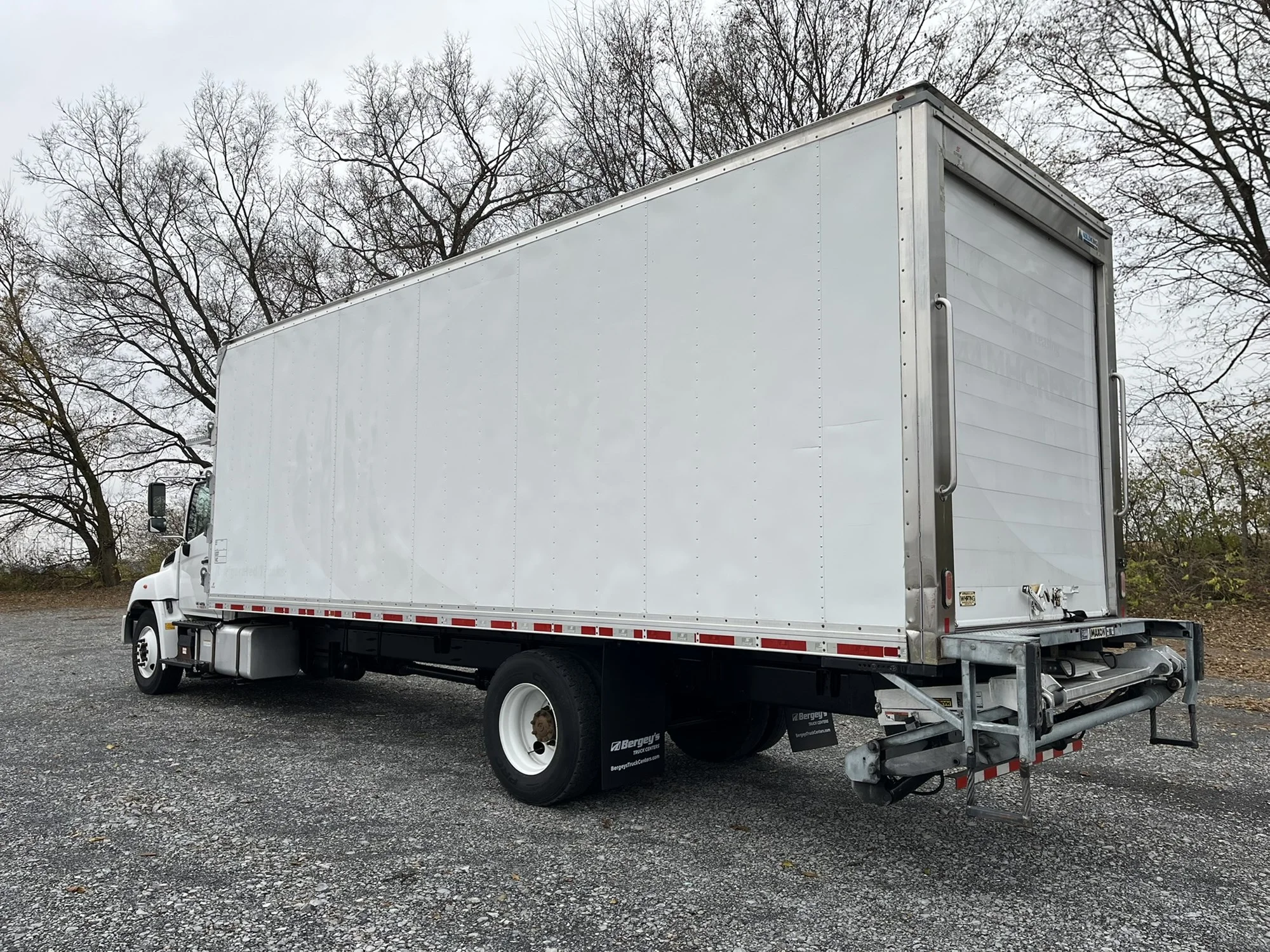 2020 Hino 268 - image 6