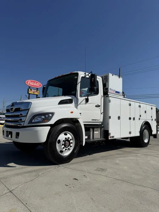 2025 Hino L7 - image 2