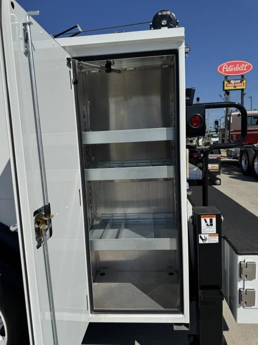 2025 Hino L7 - image 8