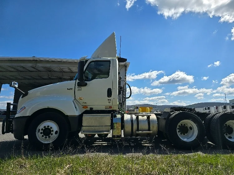 2019 International LT in Cranbury, NJ — photo 4