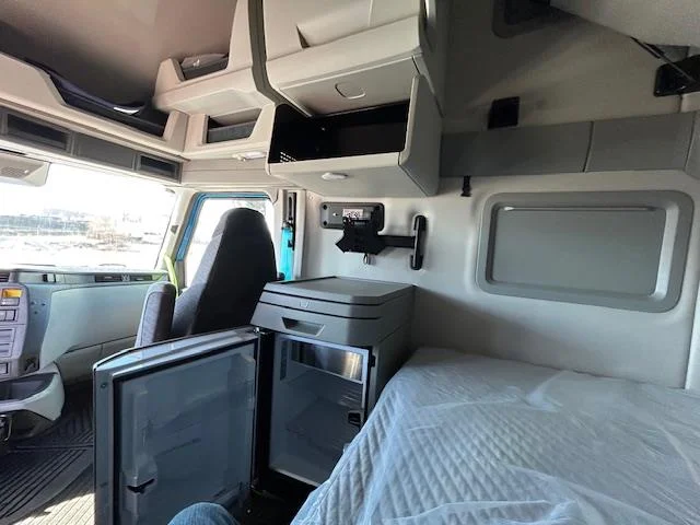 2026 Volvo VNL 860 - image 10