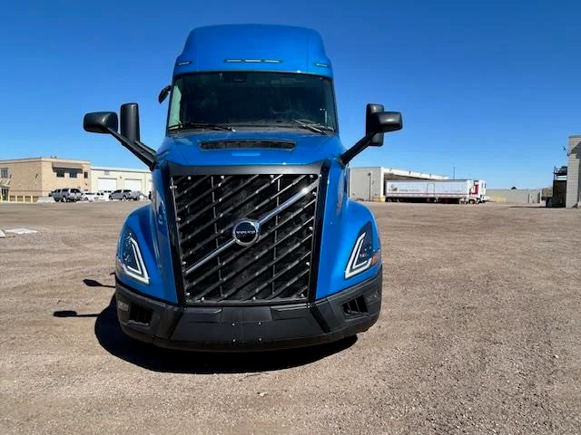 2026 Volvo VNL 860 - image 7