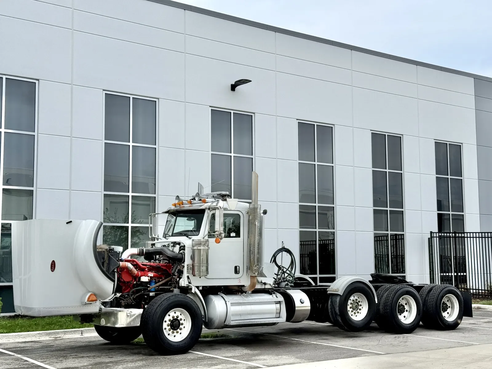 2014 Peterbilt 367 in New Lenox, IL — photo 10