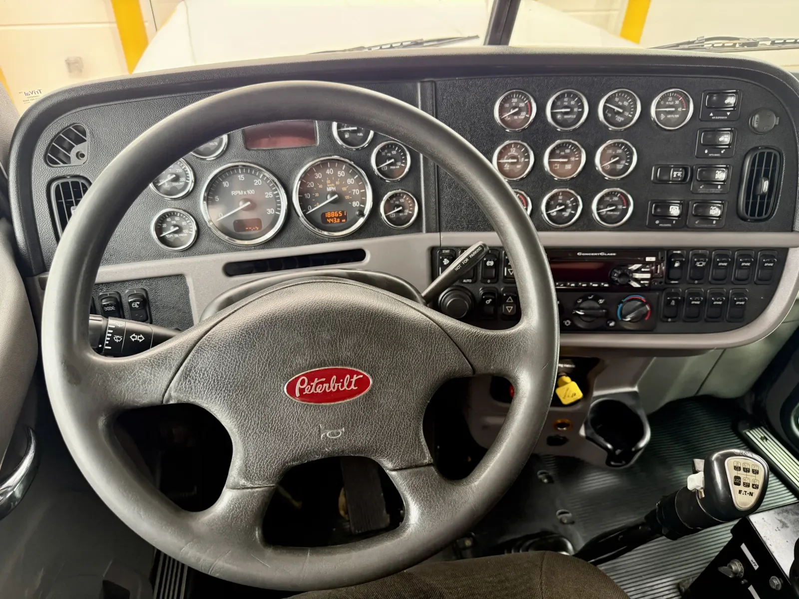 2014 Peterbilt 367 in New Lenox, IL — photo 16