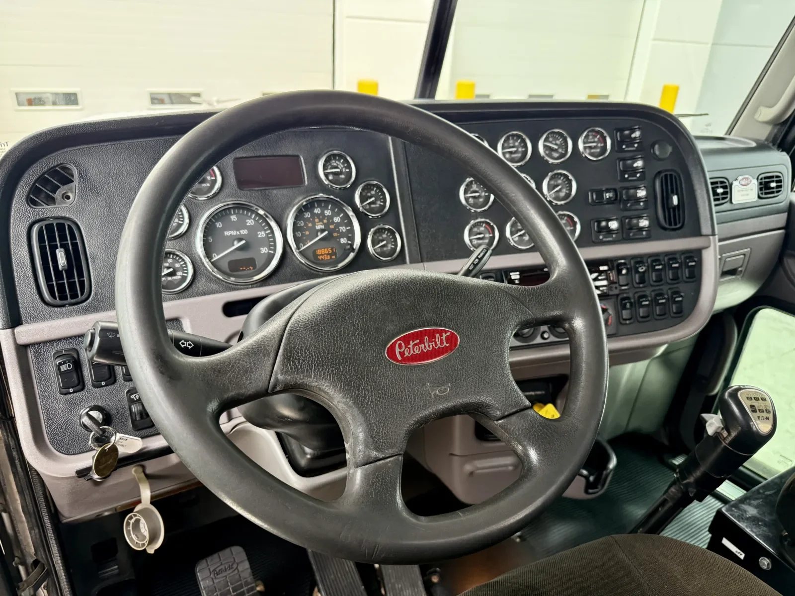 2014 Peterbilt 367 in New Lenox, IL — photo 15