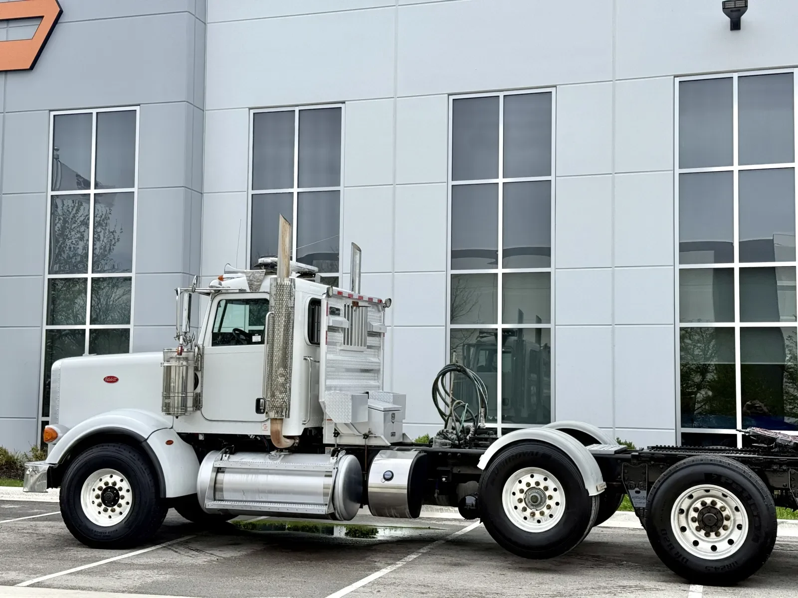 2014 Peterbilt 367 in New Lenox, IL — photo 8